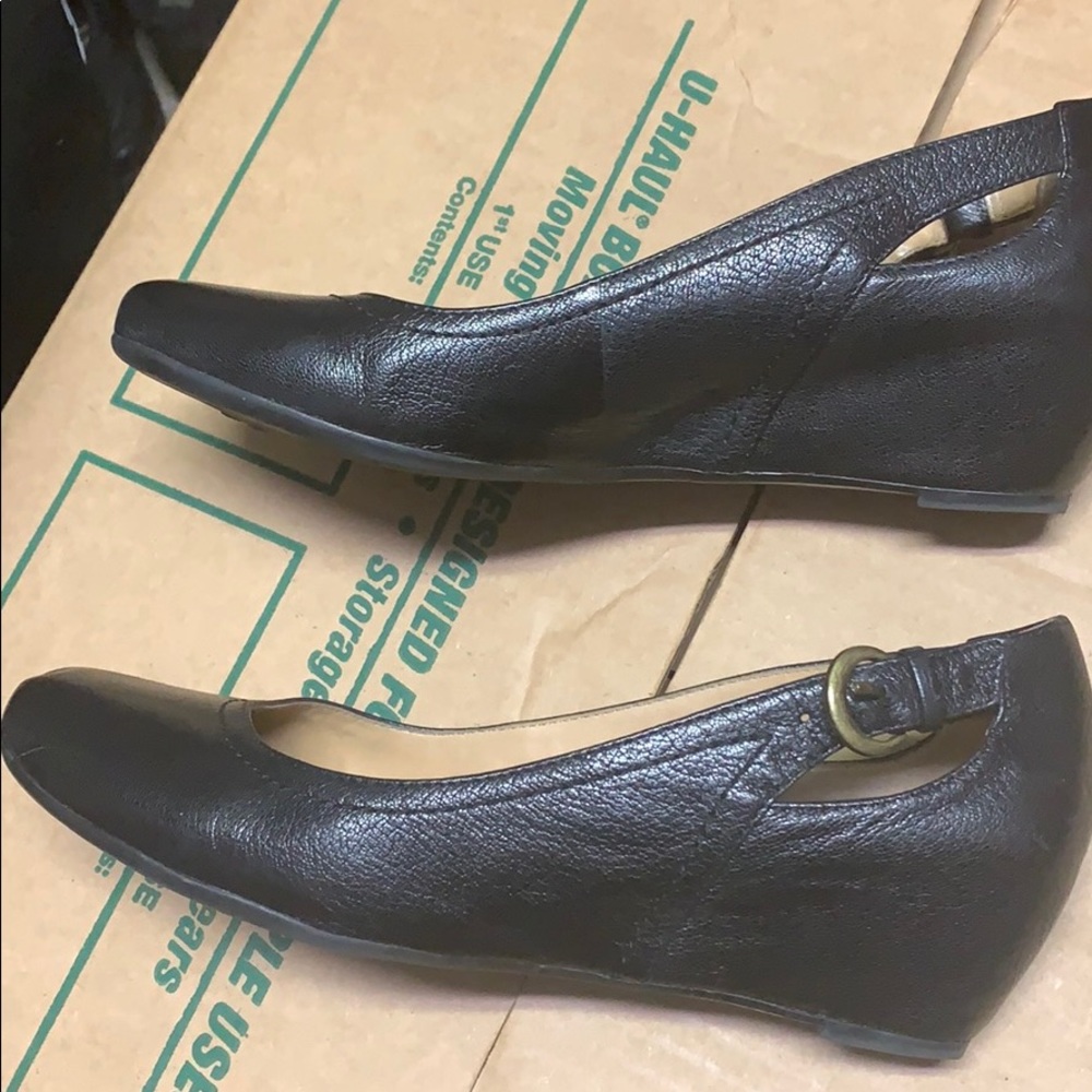 Shoes - Picture 2 of 6